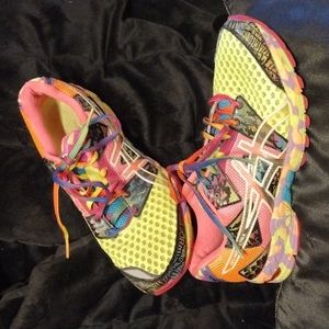 Woman's Asics Gel Noosa Tri 8 running shoes size 7 1/2